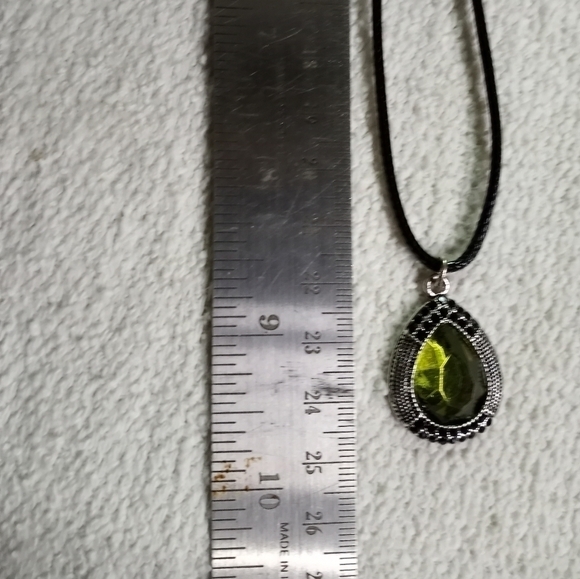Silvertone Green stone black crystals black cord necklace - Picture 3 of 4